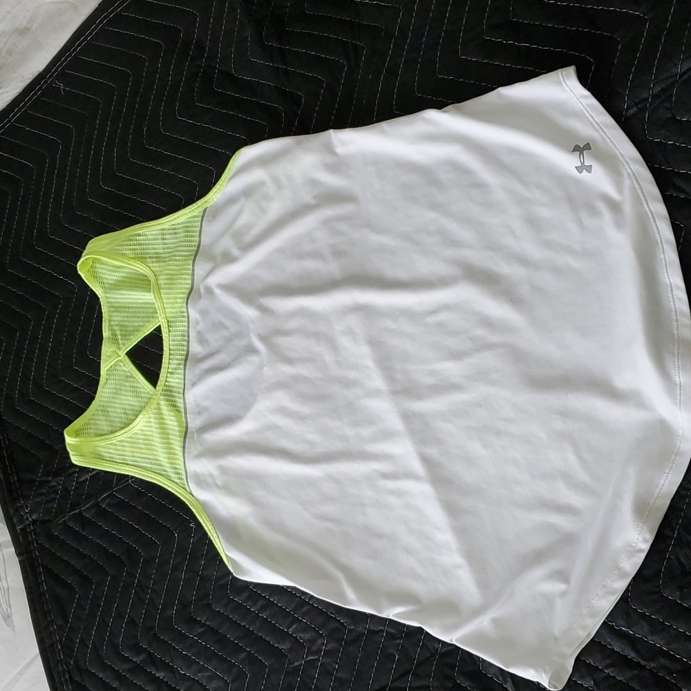 2 Active workout tops - Picture 4 of 6